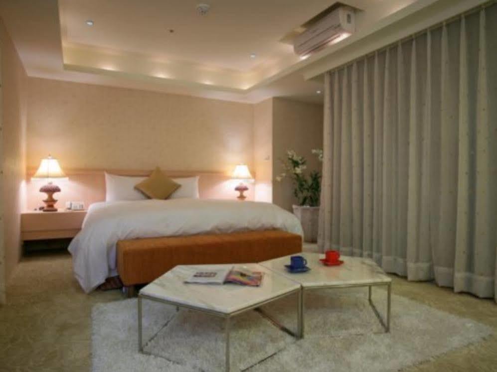In One City Inn Taichung Exterior foto