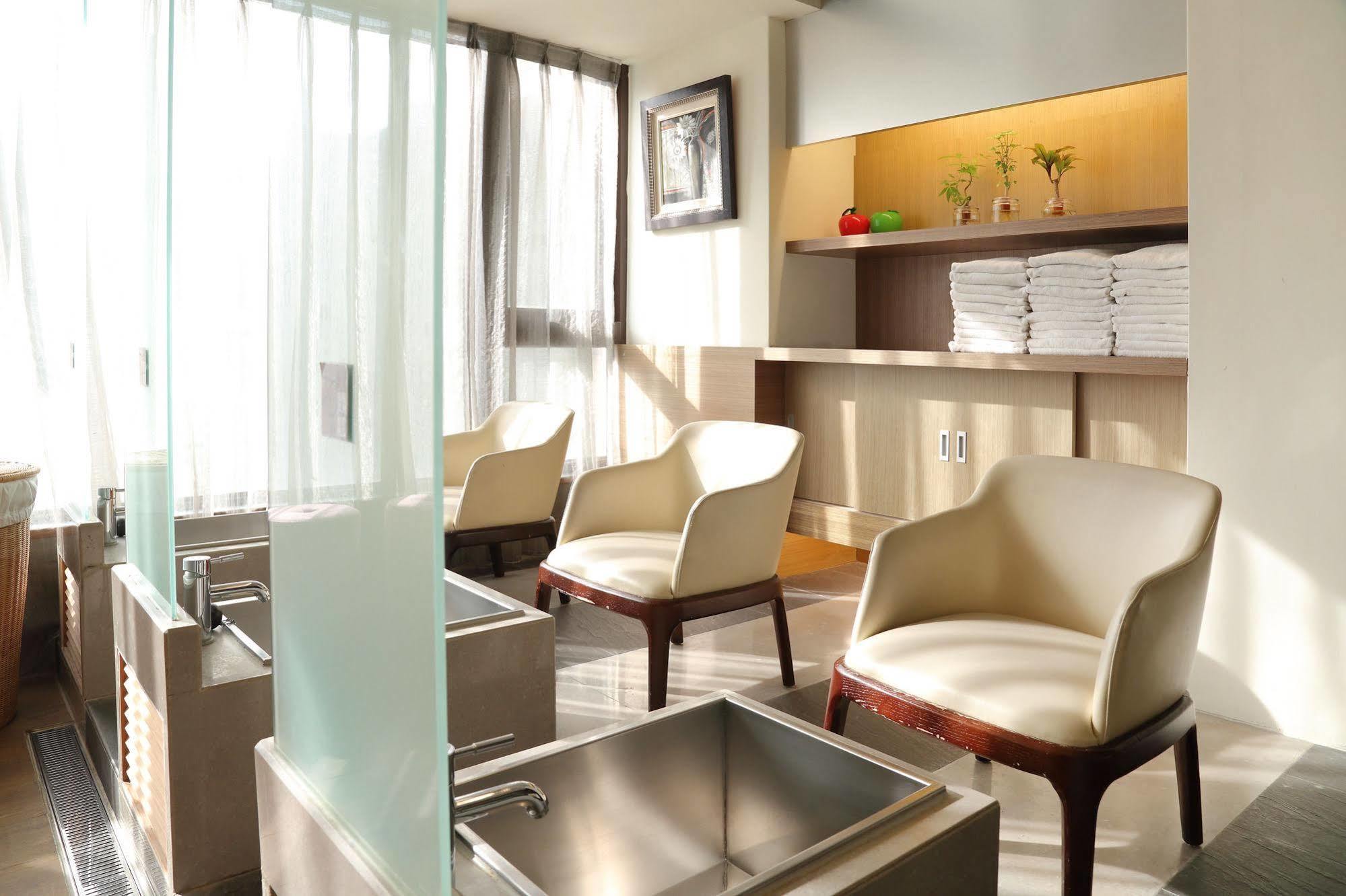 In One City Inn Taichung Exterior foto