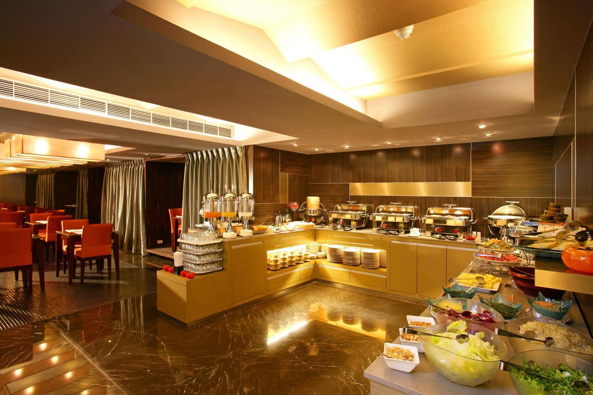 In One City Inn Taichung Exterior foto